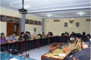 Sejumlah ormas islam saat audiensi dengan anggota DPR Kuningan terkait rencana pembangunan RS di Cipari.